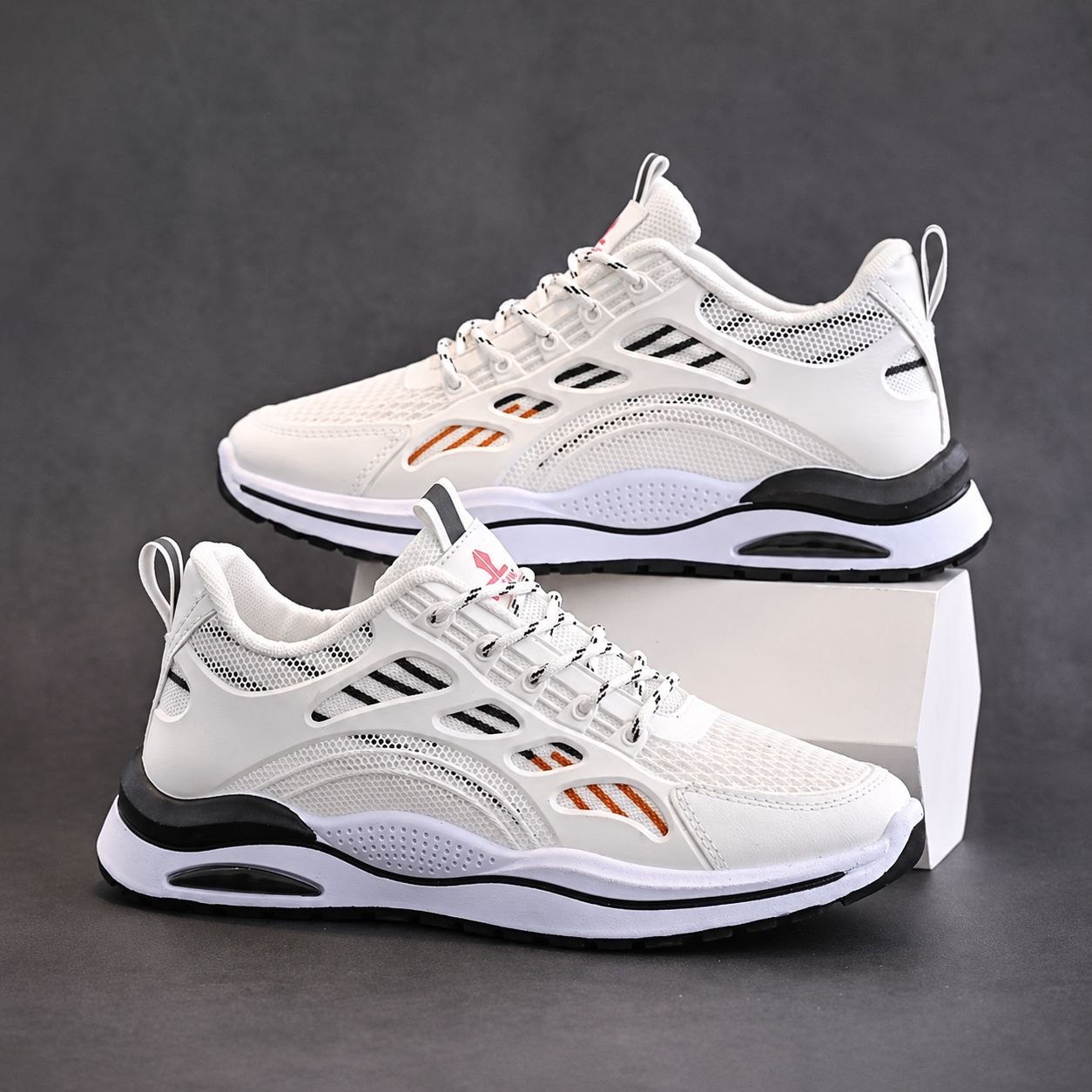 Sepatu Sneaker Putih Pria Keren
